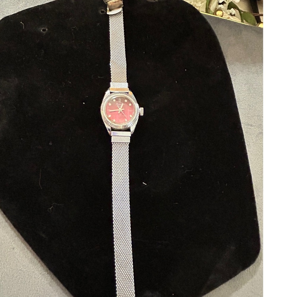 Vintage Remington Electron Watch Red Dial Rhinestone Fluted Bezel Mesh Strap
